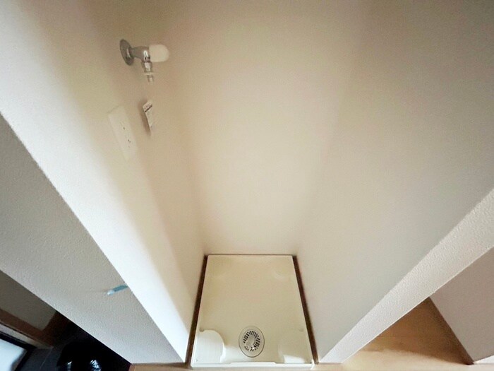 物件内観写真15　(洗濯機置場)