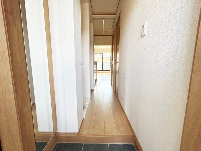 物件内観写真17　(玄関)