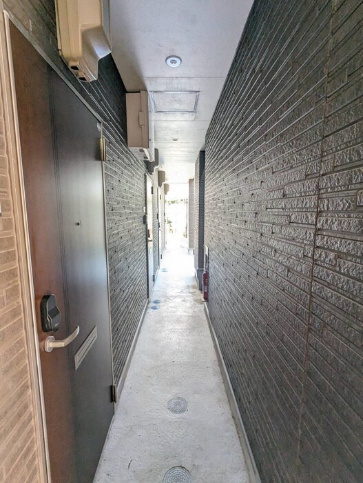 物件外観写真5　(エントランス部分)