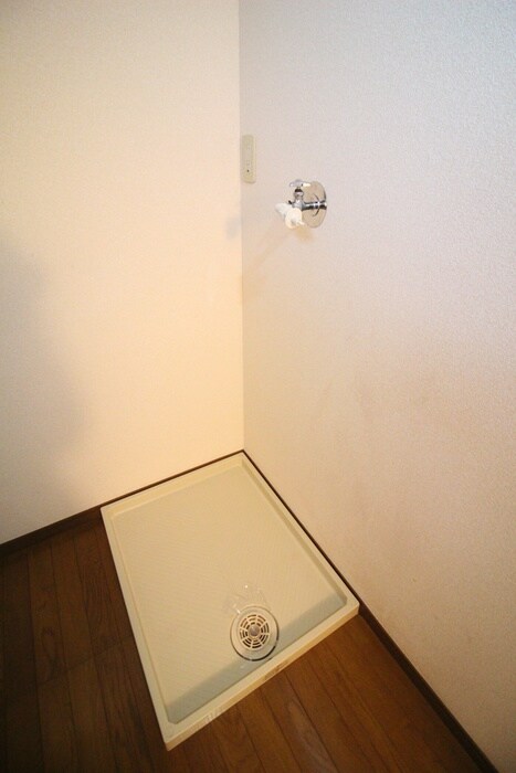 物件内観写真9　(洗濯機置場)