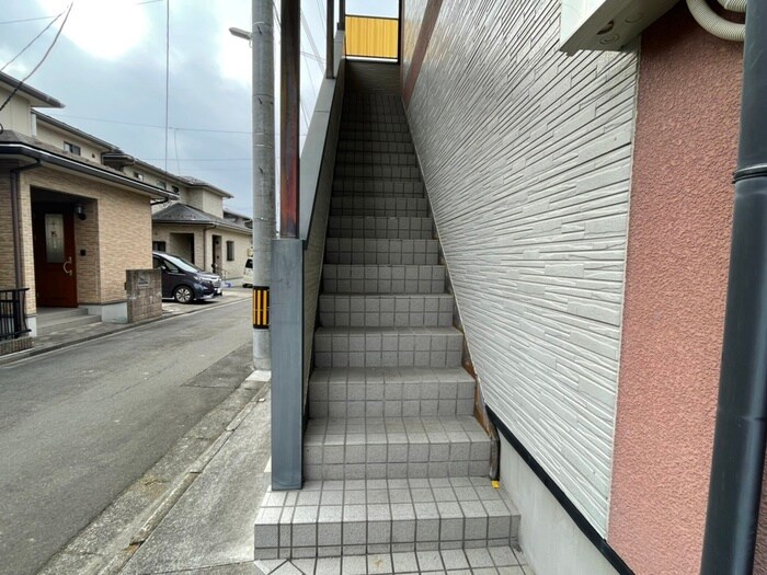 物件外観写真4　(エントランス部分)