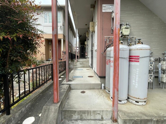 物件外観写真5　(エントランス部分)