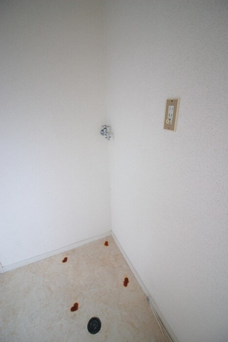 物件内観写真14　(洗濯機置場)