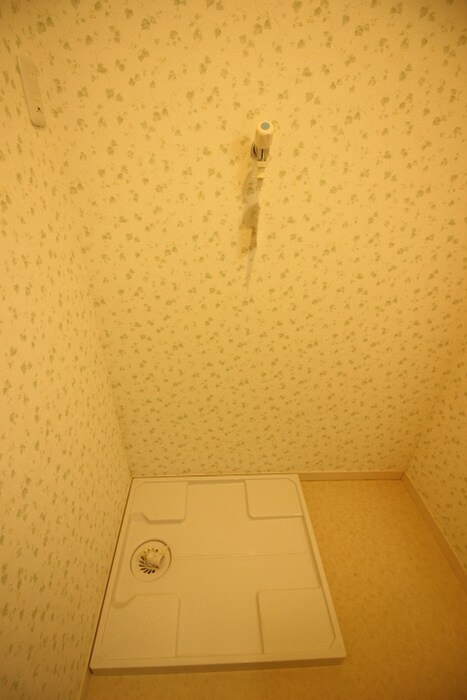 物件内観写真12　(洗濯機置場)