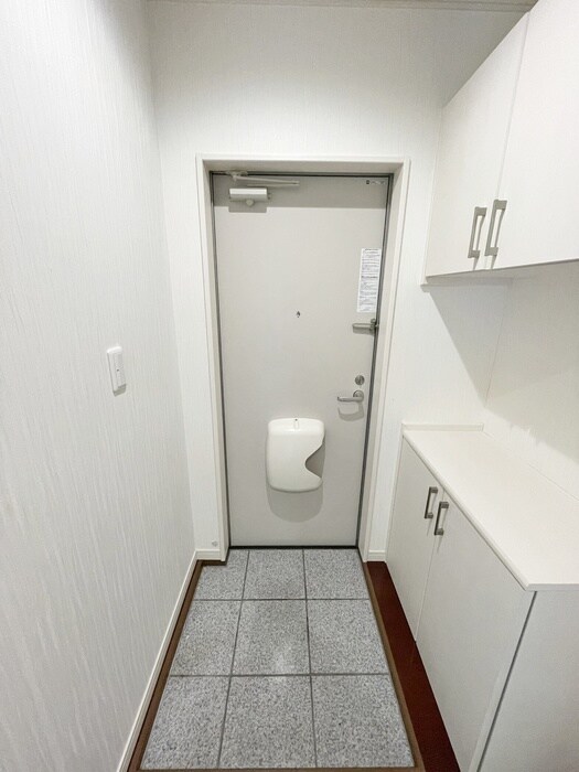 物件内観写真16　(玄関)