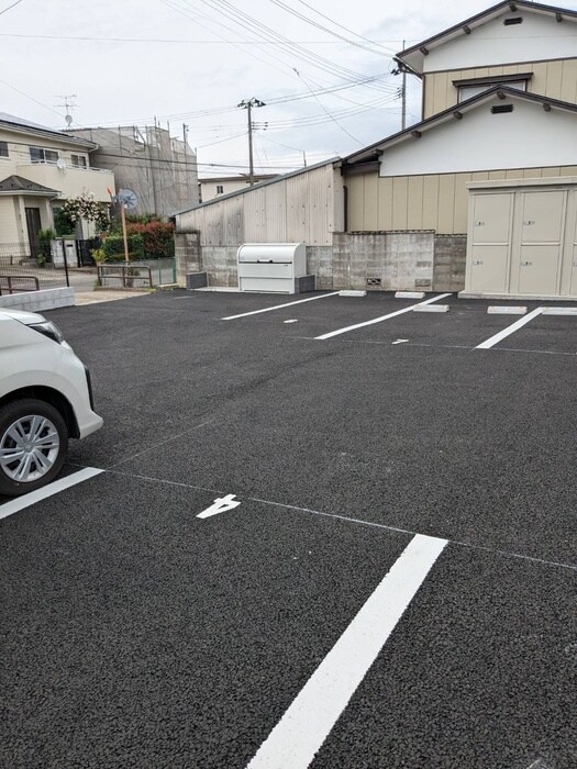 物件外観写真4　(駐車場)