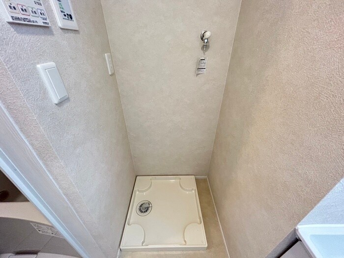 物件内観写真14　(洗濯機置場)