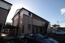 アヴァンセ富沢南　六番館の外観写真