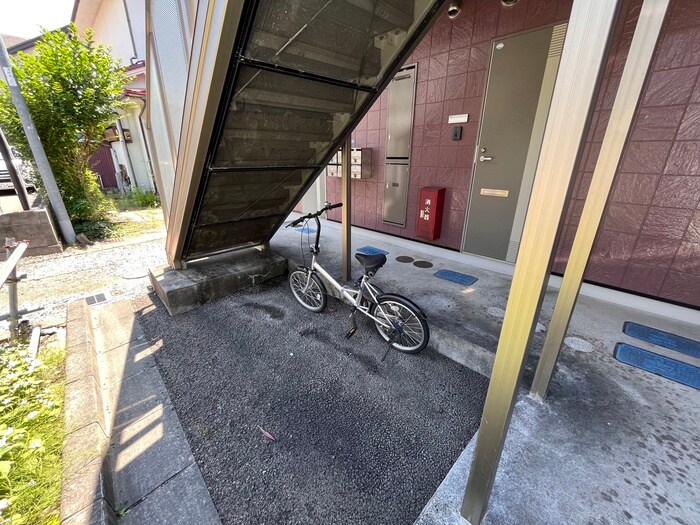 物件外観写真4　(駐輪場)