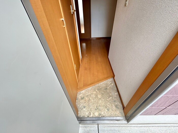 物件内観写真16　(玄関)