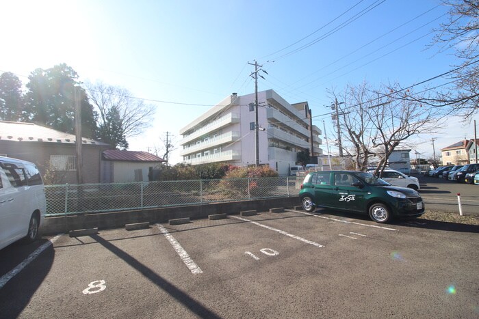 物件外観写真2　(駐車場)