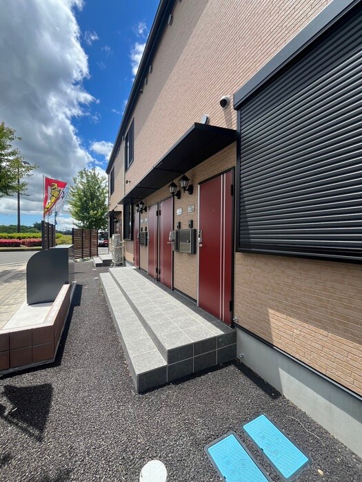 物件外観写真4　(エントランス部分)