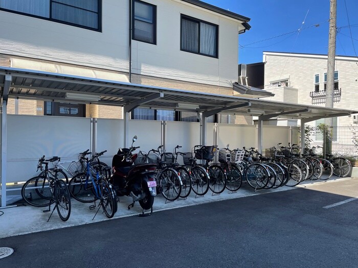 物件外観写真3　(駐輪場)