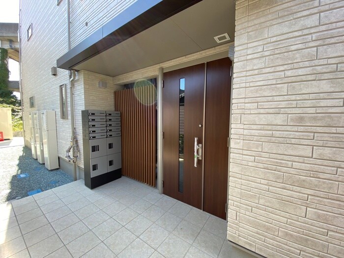 物件外観写真5　(エントランス部分)