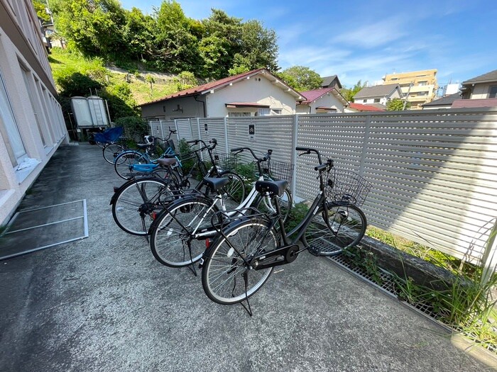 物件外観写真3　(駐輪場)