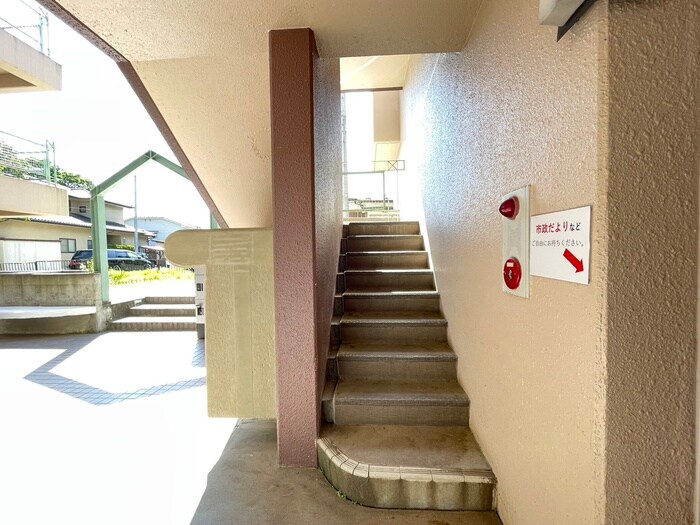 物件外観写真4　(エントランス部分)