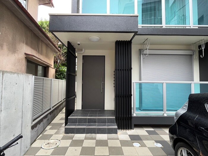 物件外観写真3　(エントランス部分)