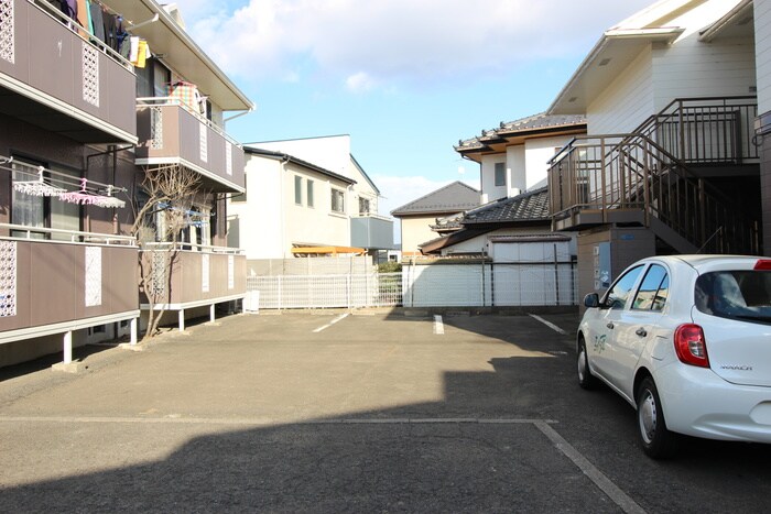 物件外観写真3　(駐車場)
