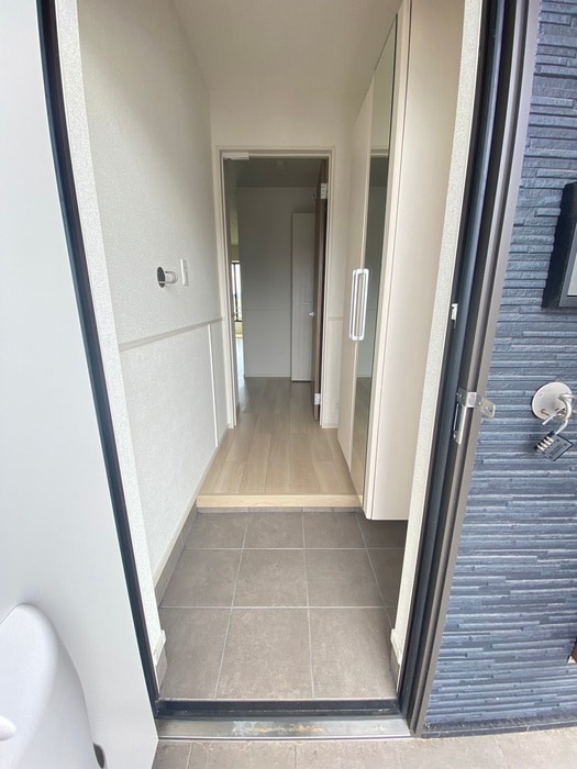 物件内観写真15　(玄関)