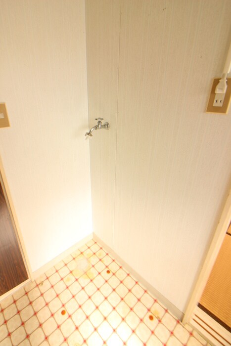 物件内観写真11　(洗濯機置場)