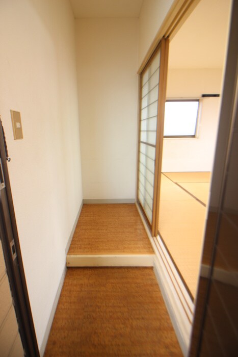 物件内観写真16　(玄関)