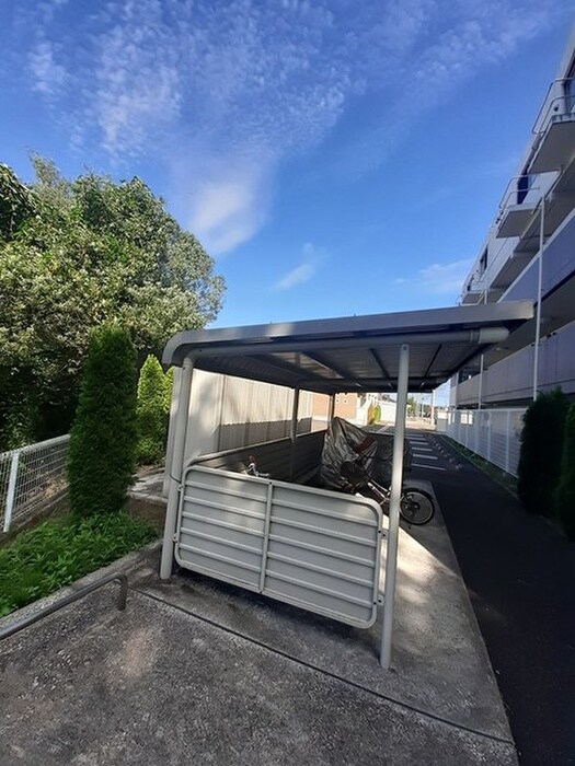 物件外観写真2　(駐輪場)