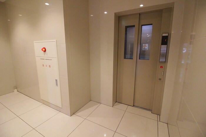 物件外観写真4　(エントランス部分)