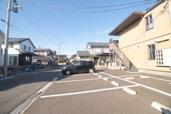 物件外観写真2　(駐車場)