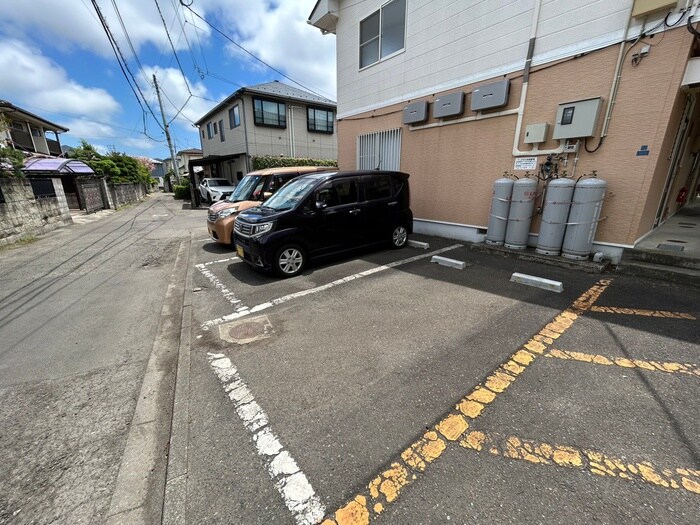 物件外観写真3　(駐車場)