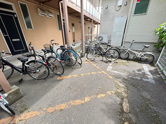 物件外観写真4　(駐輪場)