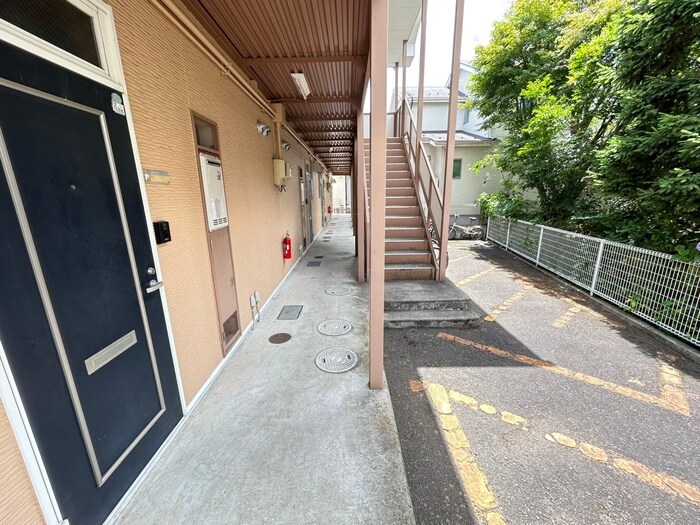 物件外観写真6　(エントランス部分)