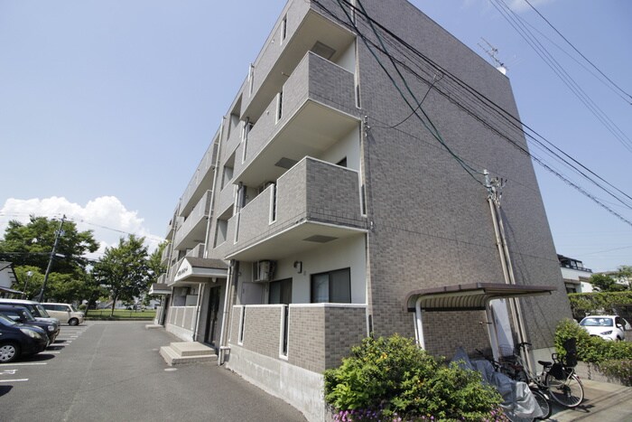 物件外観写真1　(エントランス部分)