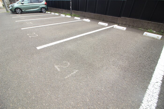 物件外観写真4　(駐車場)