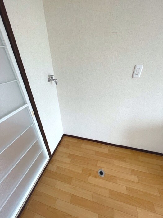 物件内観写真12　(洗濯機置場)