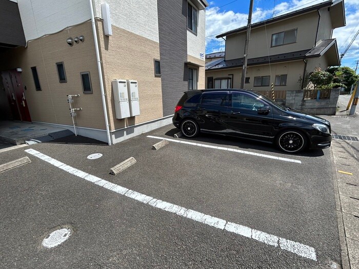 物件外観写真5　(駐車場)