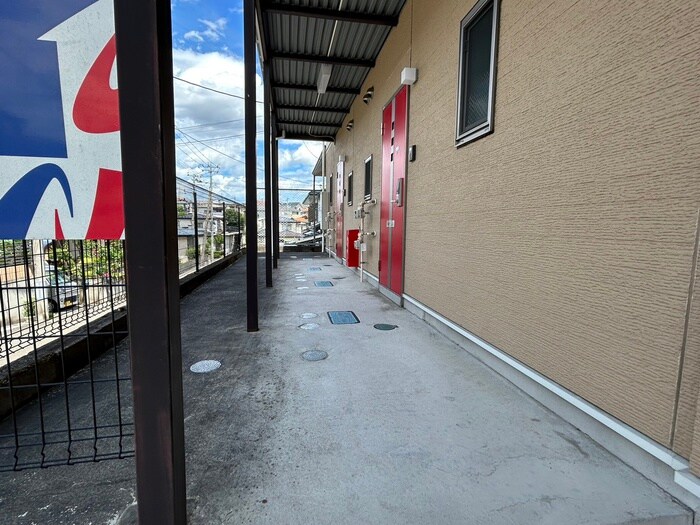 物件外観写真6　(エントランス部分)