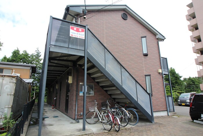 物件外観写真2　(エントランス部分)