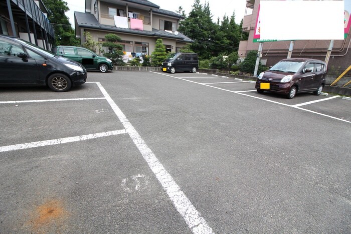 物件外観写真3　(駐車場)