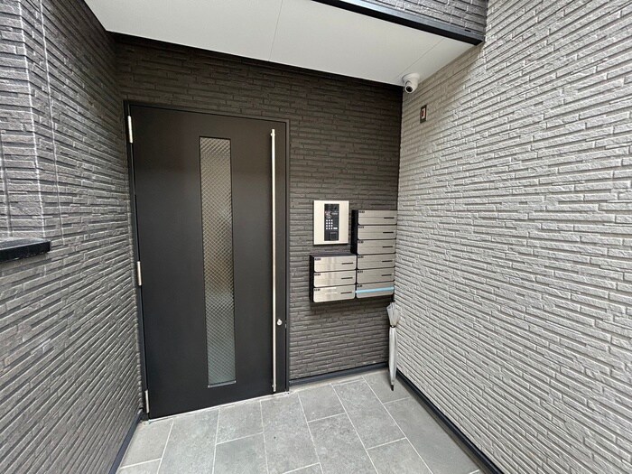 物件外観写真6　(エントランス部分)