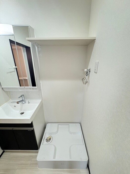 物件内観写真12　(洗濯機置場)