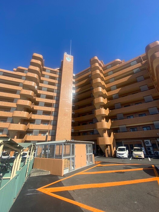 物件外観写真2　(駐車場)