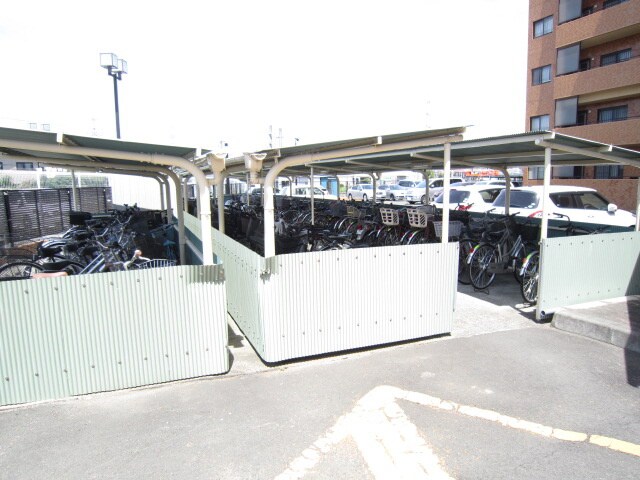 物件外観写真3　(駐輪場)