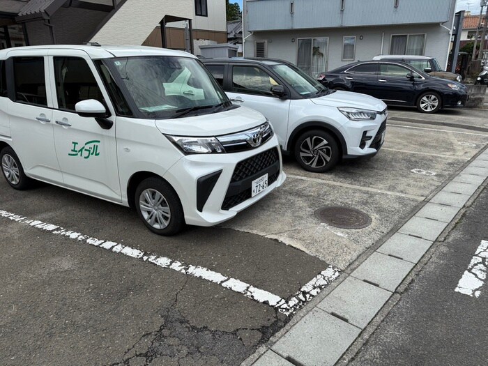 物件外観写真4　(駐車場)