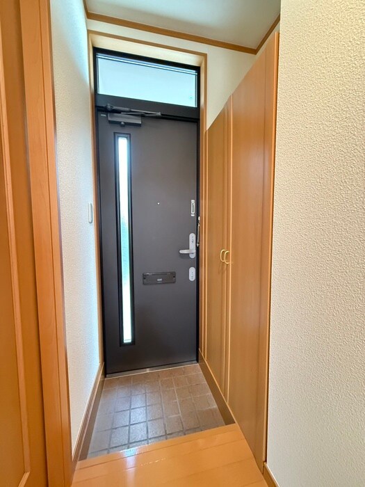 物件内観写真14　(玄関)