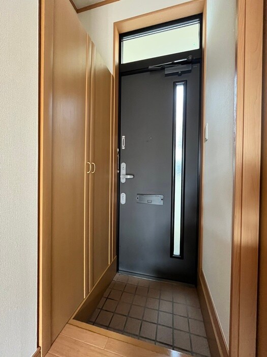 物件内観写真16　(玄関)