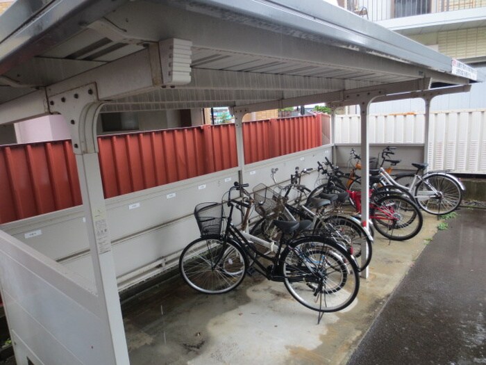 物件外観写真3　(駐輪場)