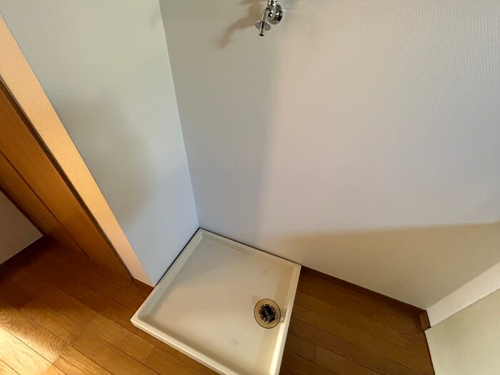 物件内観写真12　(洗濯機置場)