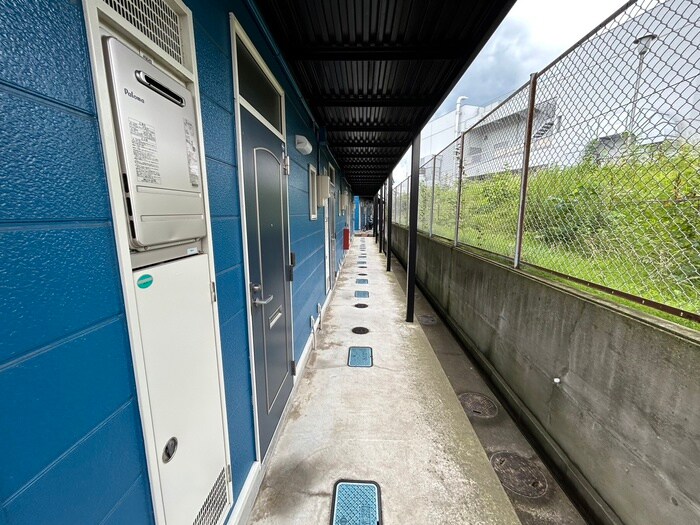 物件外観写真5　(エントランス部分)