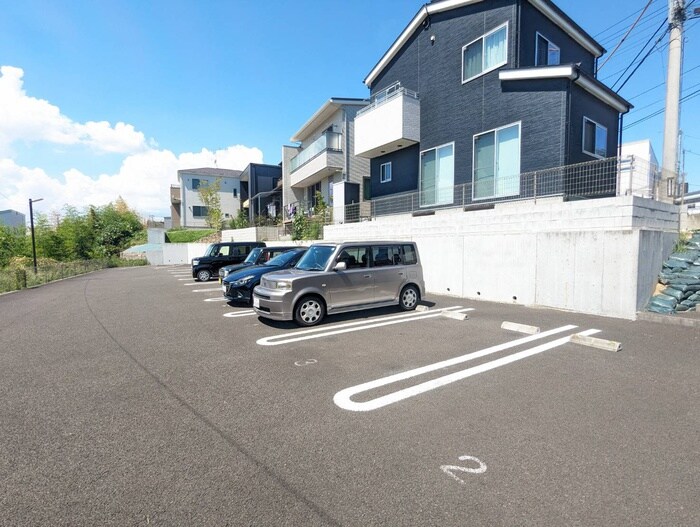 物件外観写真3　(駐車場)