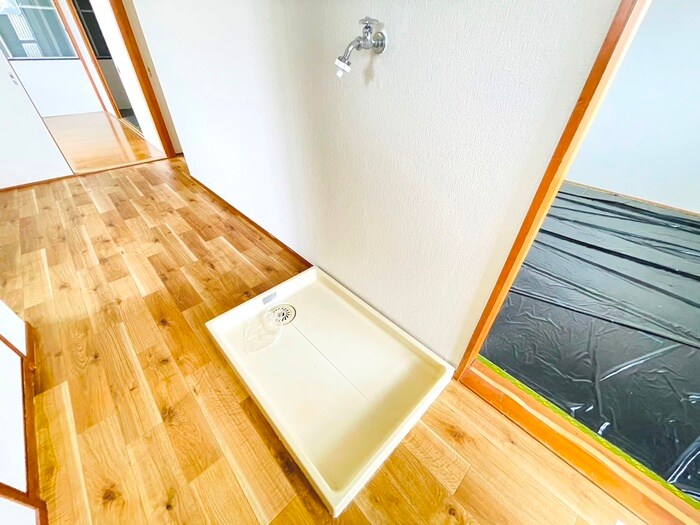 物件内観写真13　(洗濯機置場)